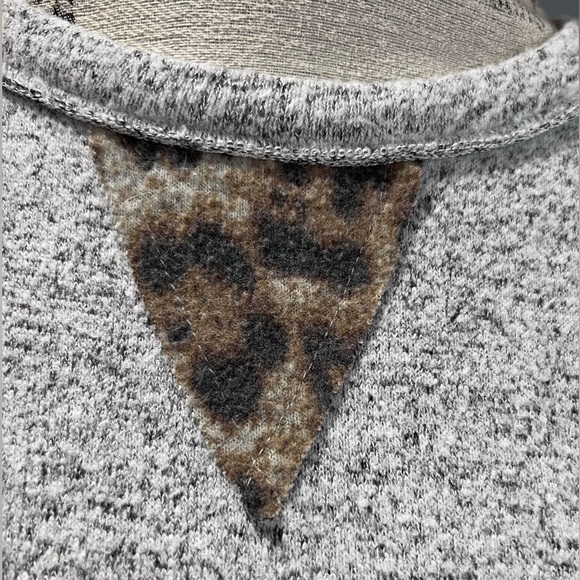 Vintage Havana super soft pullover top with leopard stripe down sleeves - Picture 4 of 8